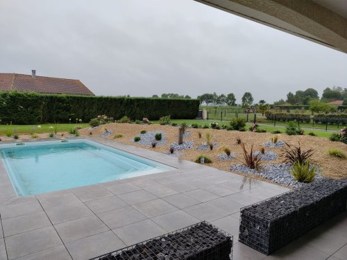Aménagement d'un talus en bord de piscine