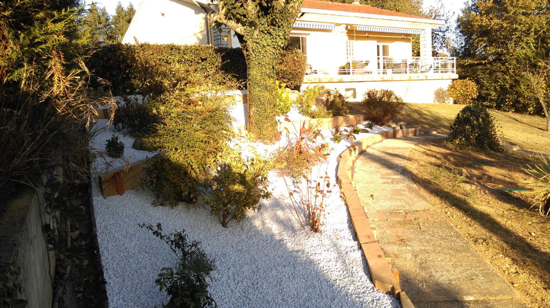 ﻿Aménagement extérieur d’une terrasse à Bagnères-de-Luchon